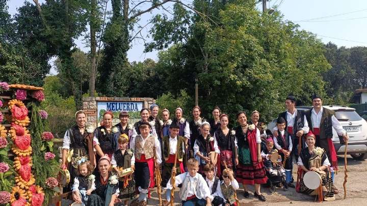 Los niños, protagonistas de la procesión de La Velilla en Meluerda (Ribadesella)