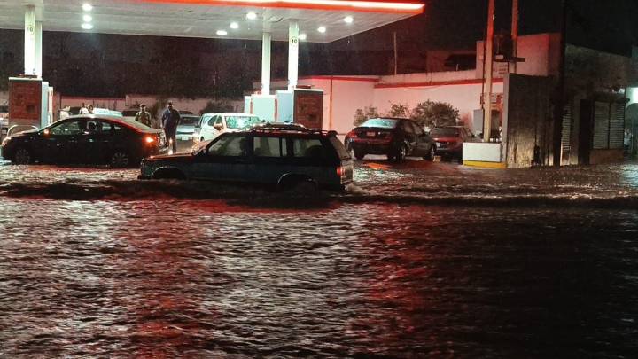 Cierres viales y afectaciones por lluvias en Monterrey y área metropolitana