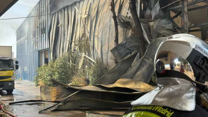 Incendio en Getafe: arde una nave de paquetería en el polígono Los Ángeles
