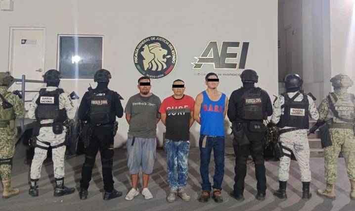 Detienen a tres con 200 dosis de droga y arma larga en Escobedo