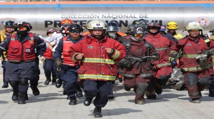 Gobierno de Venezuela entregó equipos nuevos a bomberos del país