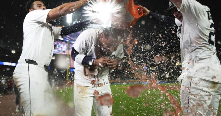 Torres draws game-ending walk as Tigers beat Astros in 10 innings
