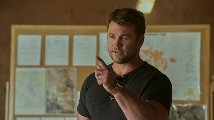 Viewers binge-watching 'breathtaking' new thriller with True Detective star