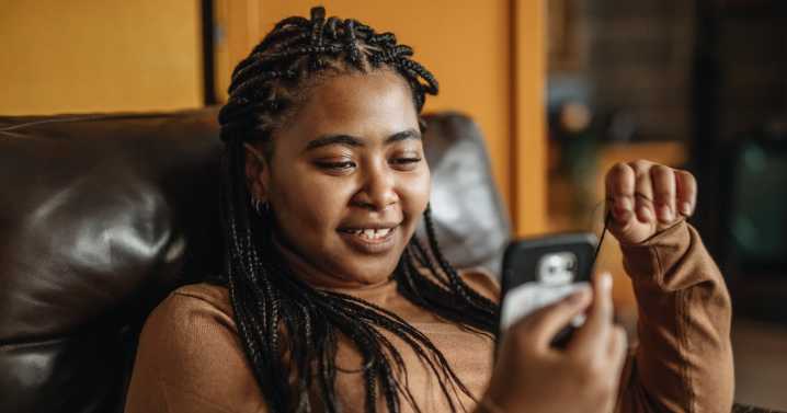 The Best Bumble Bios, According to a Bumble Expert