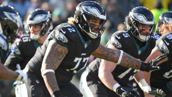 Eagles, Howie Roseman send Darian Kinnard to Packers