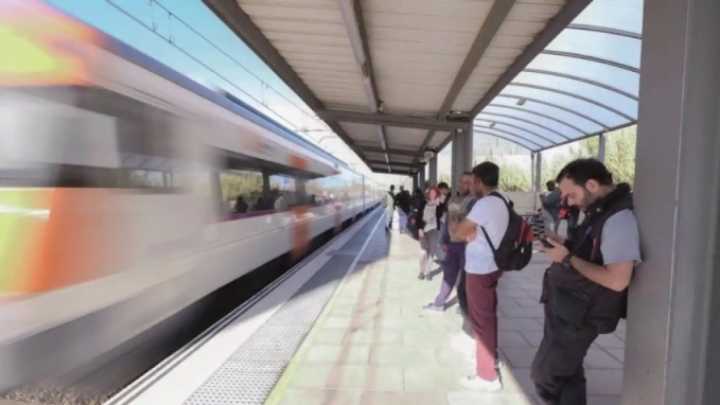 Los viajeros de Rodalies, hartos de esta situación que se repite en verano: "En plena ola de calor y así nos tienen"