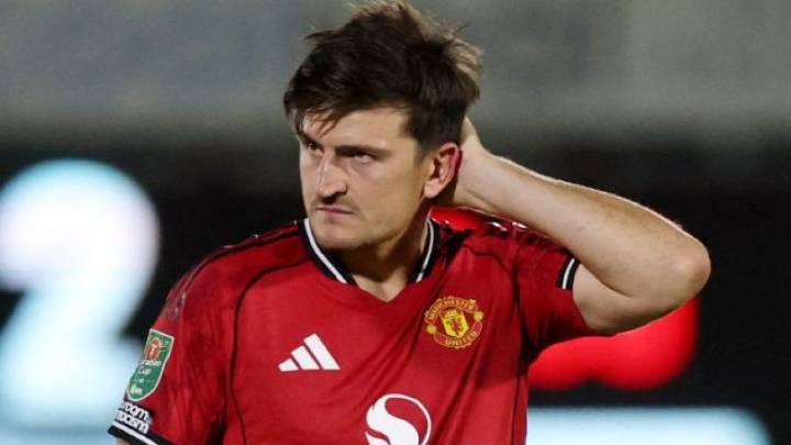 Man Utd crash out of EFL Cup with shock penalties defeat to fourth