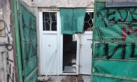Escracharon y atacaron la casa de un hombre acusado de abuso