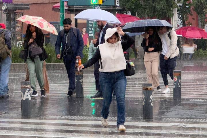 Reportan segunda lluvia con granizo en la CDMX en una semana