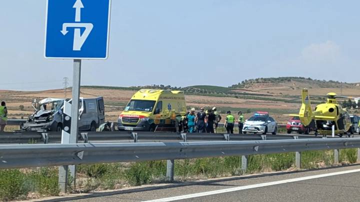 Dos heridos tras un choque entre una furgoneta y un camión en la A