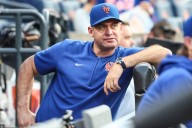 Venezolano Carlos Mendoza es ratificado mánager de los Mets de Nueva York