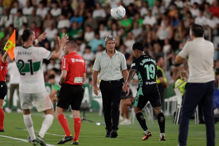 Real Betis de Manuel Pellegrini no pudo mantener su ventaja ante Elche en su estreno en La Liga Española