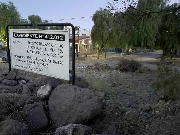 Conflicto barrial en El Challao: donación de terrenos y polémica por la apertura de una calle