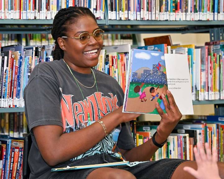 Slam Dunk: Liberty’s Jonquel Jones brings storytime magic to young fans • Brooklyn Paper