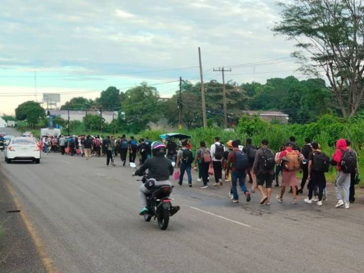 Avanza por Chiapas caravana migrante rumbo a la CDMX