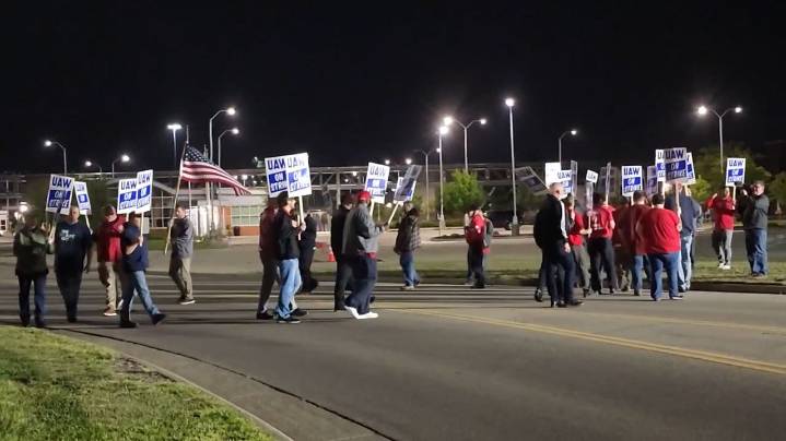 Union GE Aerospace workers strike in Ohio and Kentucky
