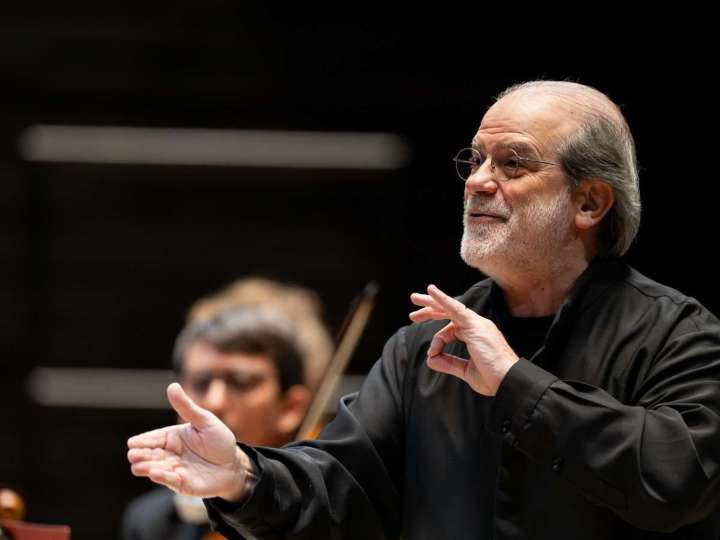 Andrea Marcon Giammaria, el director de música clásica con madre y tres hermanos argentinos, y que tocará por primera vez en el Colón