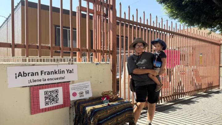 With books and kids in tow, this Boyle Heights mom is fighting for her community’s library