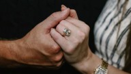 El espectacular anillo de Taylor Swift: el diamante, el precio y su romántica historia