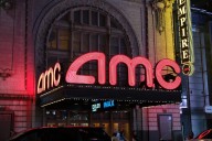 Acciones de AMC suben tras batir previsiones con resultados récord en el trimestre