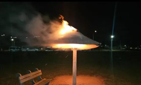 Incendio y robos afectan espacios públicos en Añelo durante la madrugada