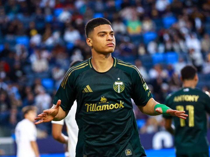Doblete de Kelvin Kelsy en Portland