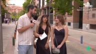 Una joven confunde a Felipe González con el rey mientras que su amiga cree que es "uno del PP"