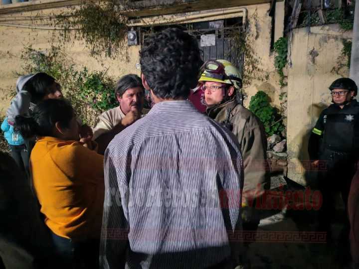 BARDA SE DERRUMBÓ Y AFECTÓ TRES VIVIENDAS EN TLALNEPANTLA