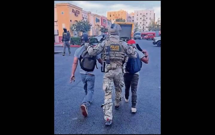 "En vez de sentirme emocionada, estoy muy asustada": entre temores por redadas migratorias, inicia año escolar en Los Ángeles
