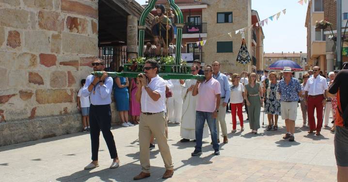 Carbajosa celebra la procesión de San Roque