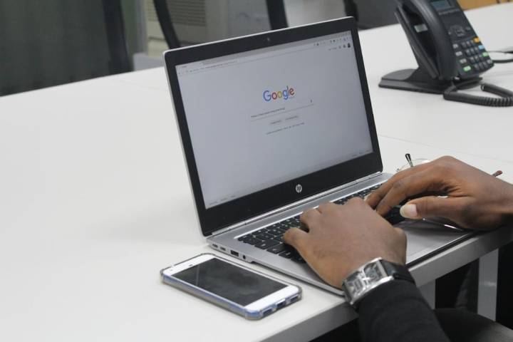 La empresa de IA Perplexity quiere comprar el navegador Google Chrome por 30.000 millones