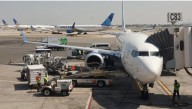 Denuncian a dos aerolíneas por vender como ventana unos asientos situados contra una pared