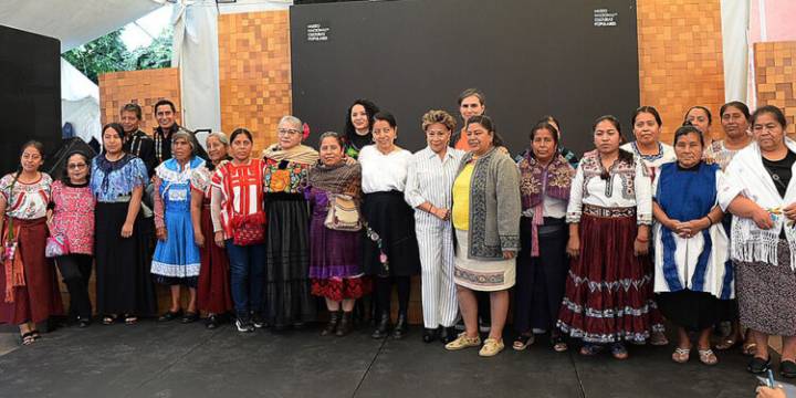 ABRE AL PÚBLICO LA FERIA ARTESANAL “DE PUNTADA EN PUNTADA. HISTORIA BORDADA”