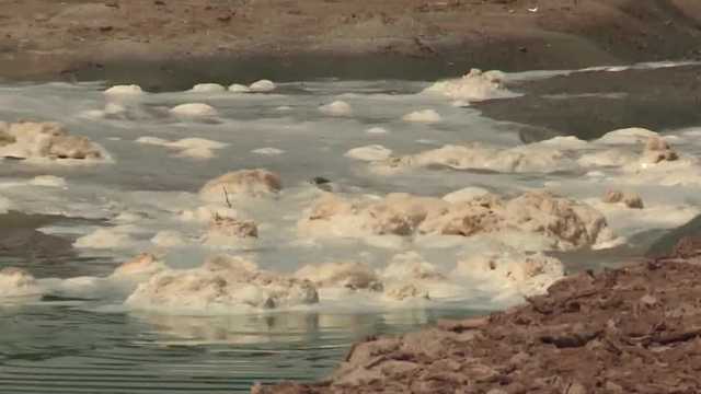 What's the "foam" seen in the Rio Grande?