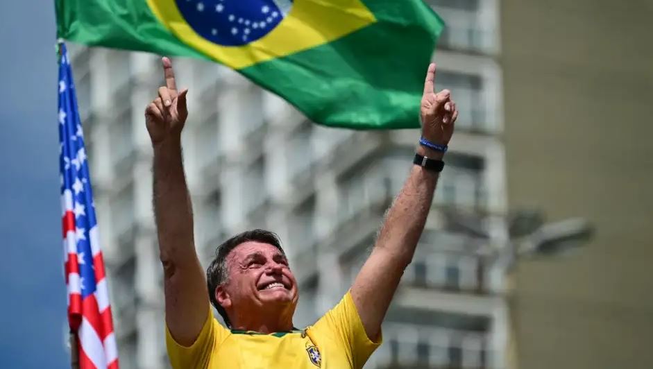 Bolsonaro pide absolución en juicio por intento de golpe en Brasil