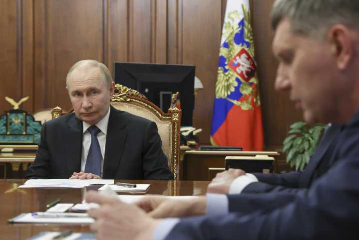 Trump warns of ‘economic war’ if Putin doesn’t pursue peace