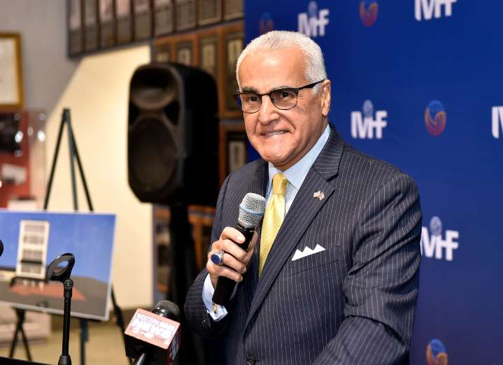 Empresario busca impulsar la participación del electorado latino