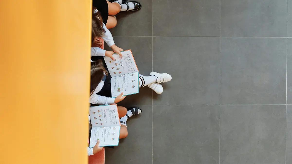 ¿Sabías que no pueden obligarte a cortarte el cabello o las uñas en la escuela? Tu identidad la protege la Constitución