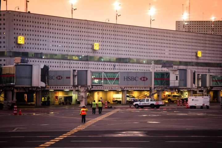Controladores aéreos operan con carencias en México: Sinacta
