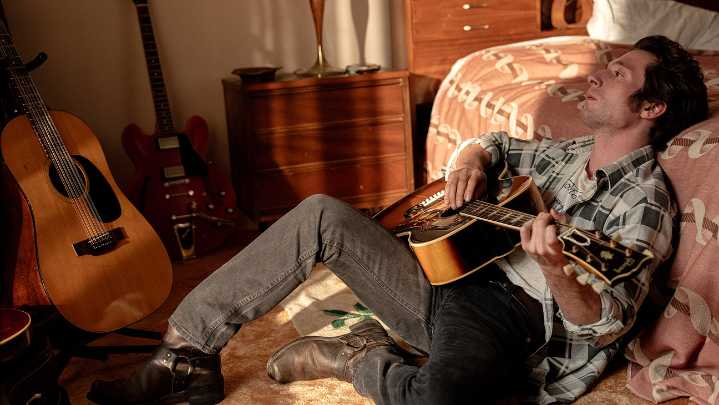 'Deliver Me From Nowhere' Review: Jeremy Allen White as Springsteen