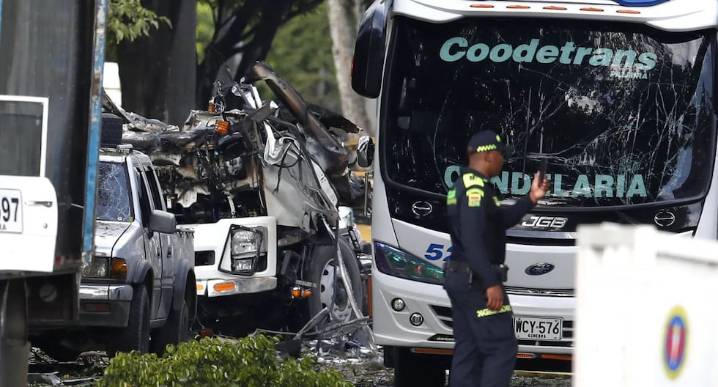 Colombia: Autoridades confirman seis muertos y 50 heridos por atentado contra base aérea de Cali últimas