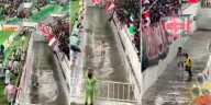 Insólito: un jugador marcó un gol, quiso festejar con los hinchas y se cayó en un pozo de dos metros de profundidad
