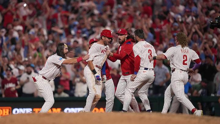Trea Turner stars all night as Phillies top Braves in 10th inning