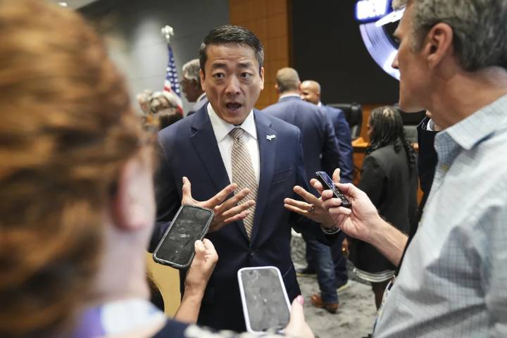 Texas House, Illinois state senator sue 33 AWOL Democrats in Illinois court