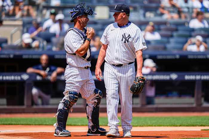 Roger Clemens returns to Yankee Stadium, questions about Mike Piazza bat