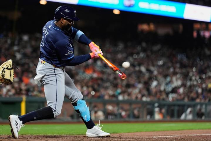 Rays avoid trouble in 8th inning, then rally in 9th to beat Giants