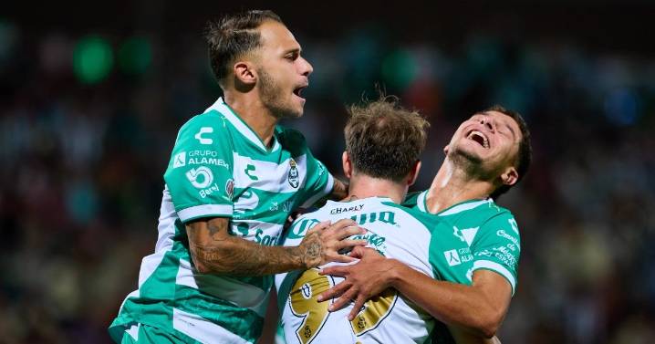 Alan Pulido falla penal y Chivas cae contra Santos