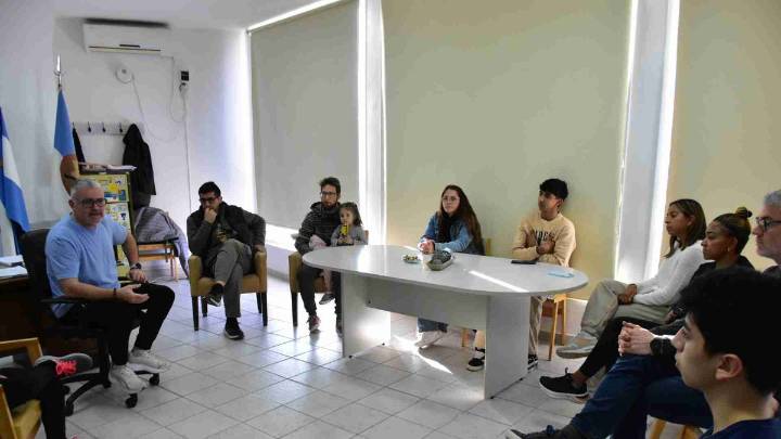 Reunión con deportistas rumbo a los JADAR Rosario 2025