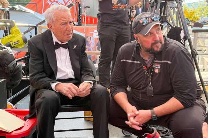 Lee Corso picks Ohio State over Texas in final 'College GameDay' appearance