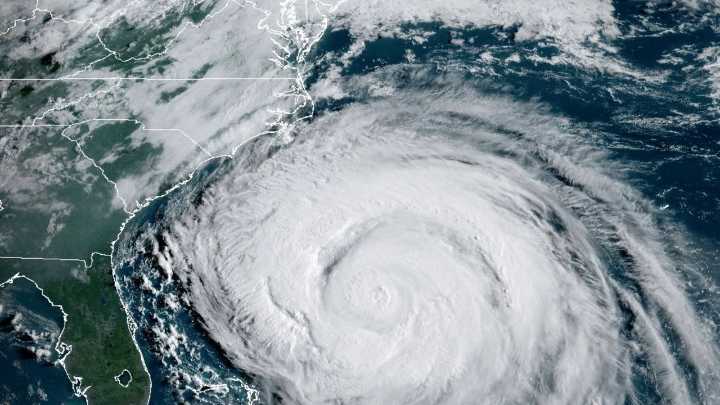 El huracán Erin pone en alerta a toda la costa Este de Estados Unidos